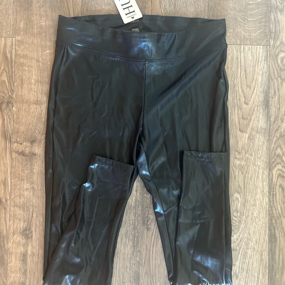 HUE faux leather black shiny leggings - Picture 1 of 6